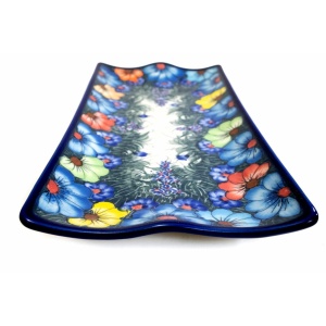 Another view of the sushi platter, revealing the contour of the surface of the platter.